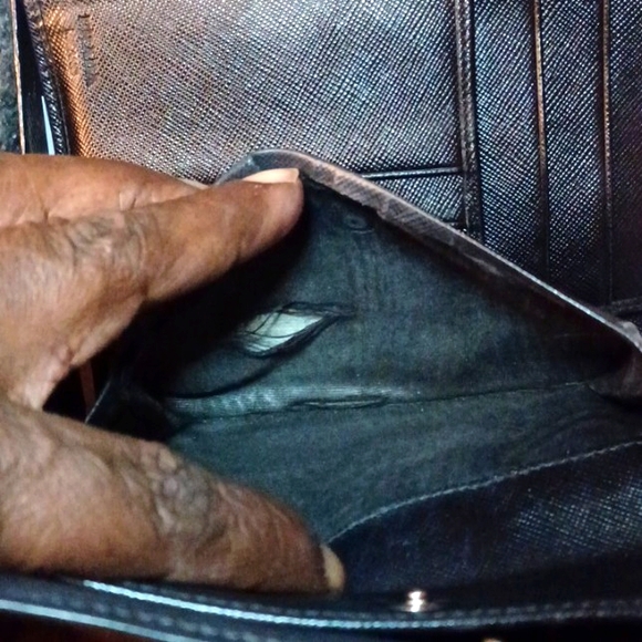 🖤PRADA SAFFIANO LEATHER COMPACT WALLET - Picture 9 of 15